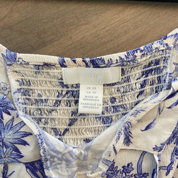 H & M top, size XS - Picture 2 of 2